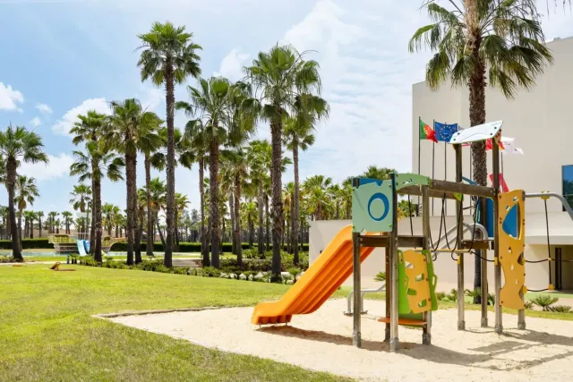 Discover  play and learn