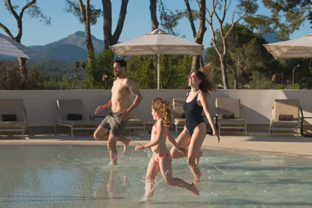 Holiday splash time