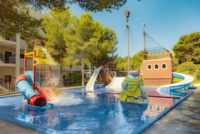Have fun on the pirate ship