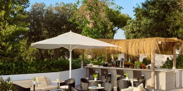 Poolside cocktails  snacks   smoothies