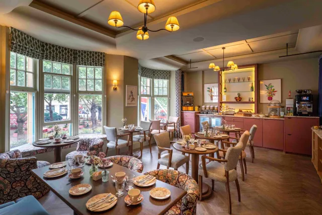 Enjoy a bite to eat with views of Sloane Square