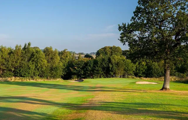 This smaller course is suitable for beginners