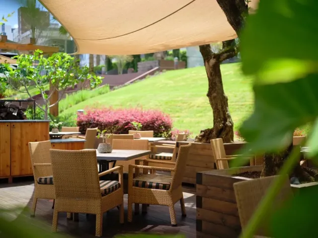 Enjoy al fresco dining   Mediterranean flavours