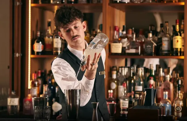 Cosy and relaxed hotel bar for drinks