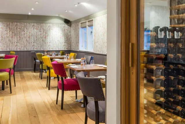 Serving lunch  dinner  and drinks