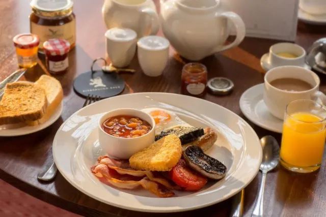 Continental   cooked breakfast served daily