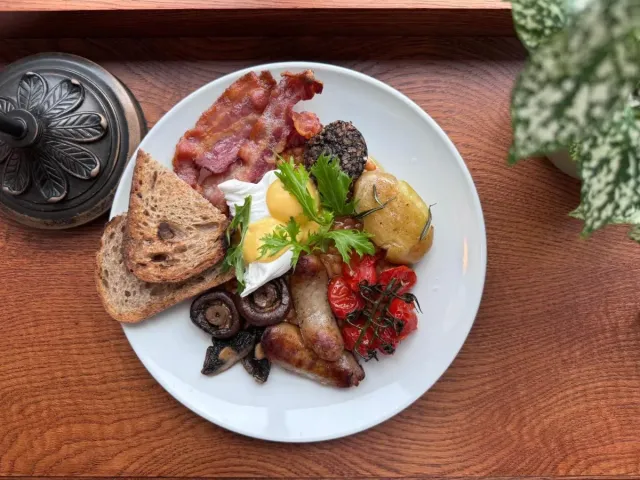 Dishes made from local  seasonal ingredients