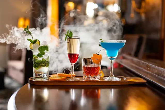 Serving lunch  dinner  and drinks