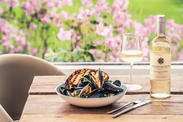 Serving fresh seafood   fine wines