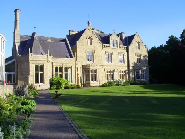 Explore the 120 acre parklands