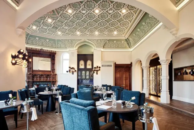 Fine dining in a magnificent setting