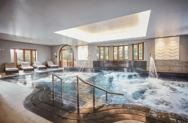 Reduce muscle tension in the heated pool