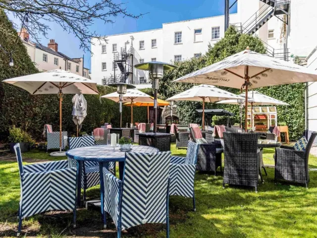 Enjoy delicious al fresco lunches
