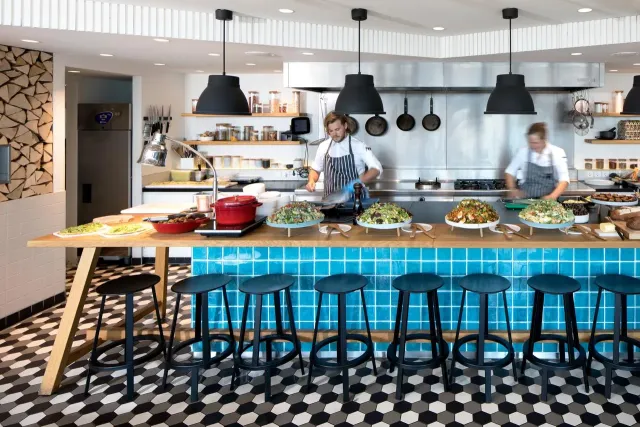 Serving fresh  healthy meals daily