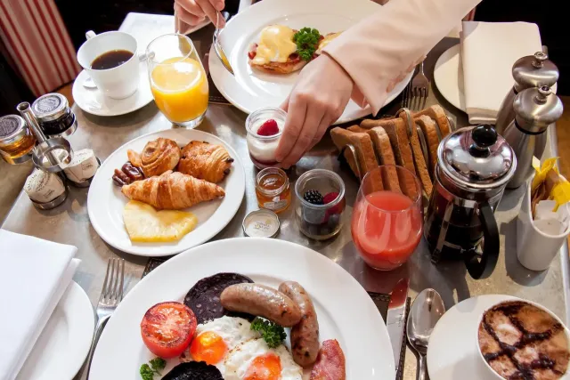 Serving delicious English breakfasts
