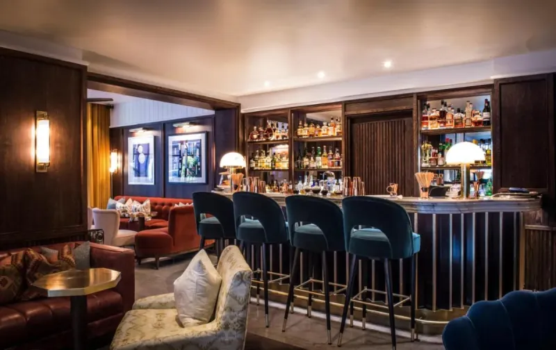 Step into this 1920s New York style bar