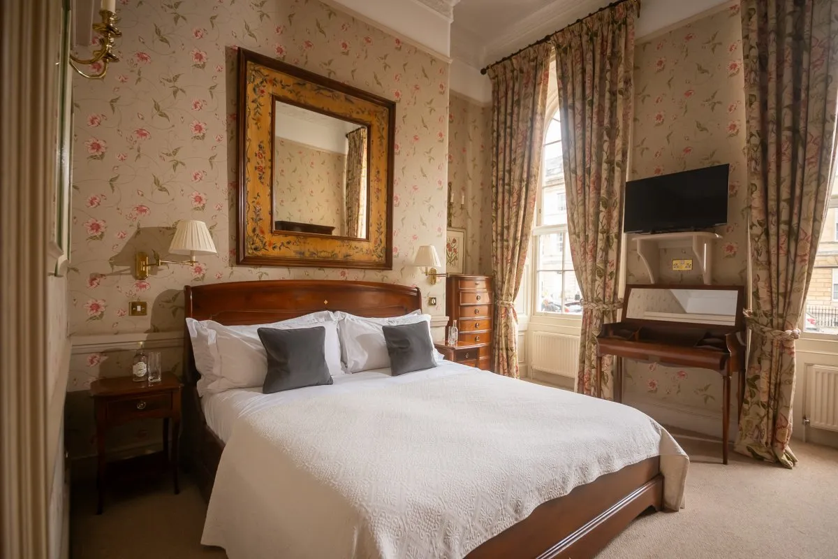 Deluxe Suite @ Dukes Bath