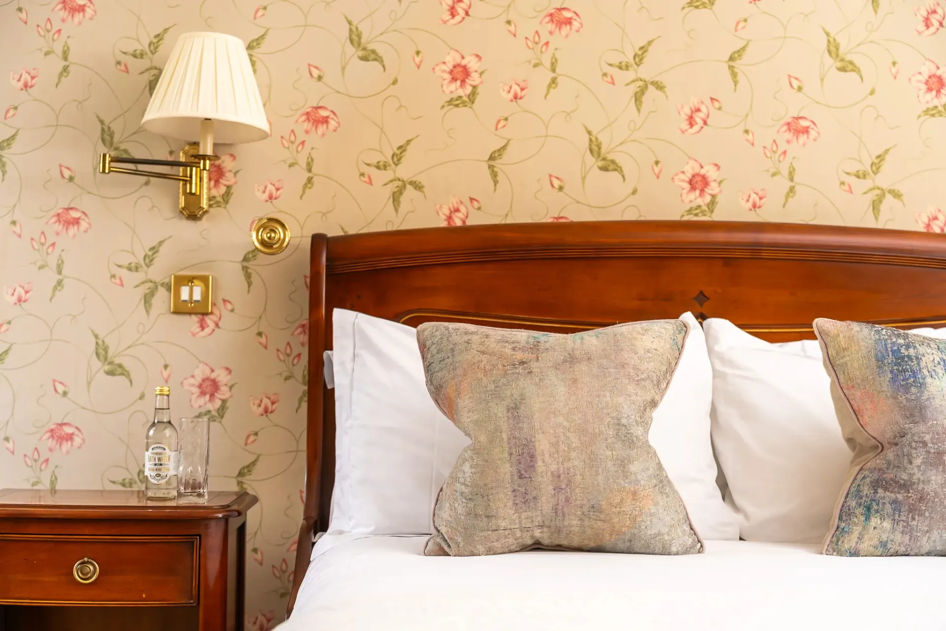 Cozy King @ Dukes Bath