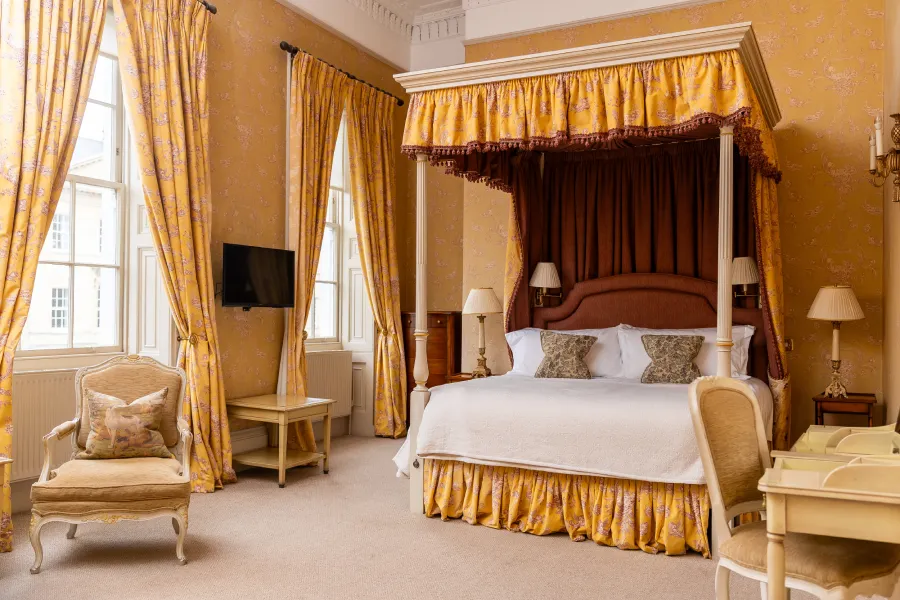 Four Poster Suite @ Dukes Bath