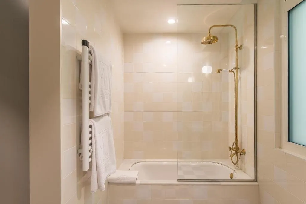 JUNIOR SUITE TRIPLE 2 1 @ Vincci The Mint