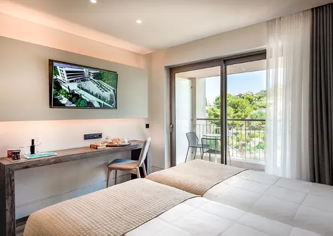 DELUXE STANDARD SEA VIEW @ Vincci EverEden Beach Resort