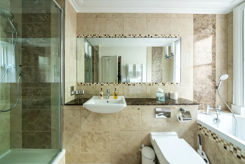 Premier King @ The Ayrlington