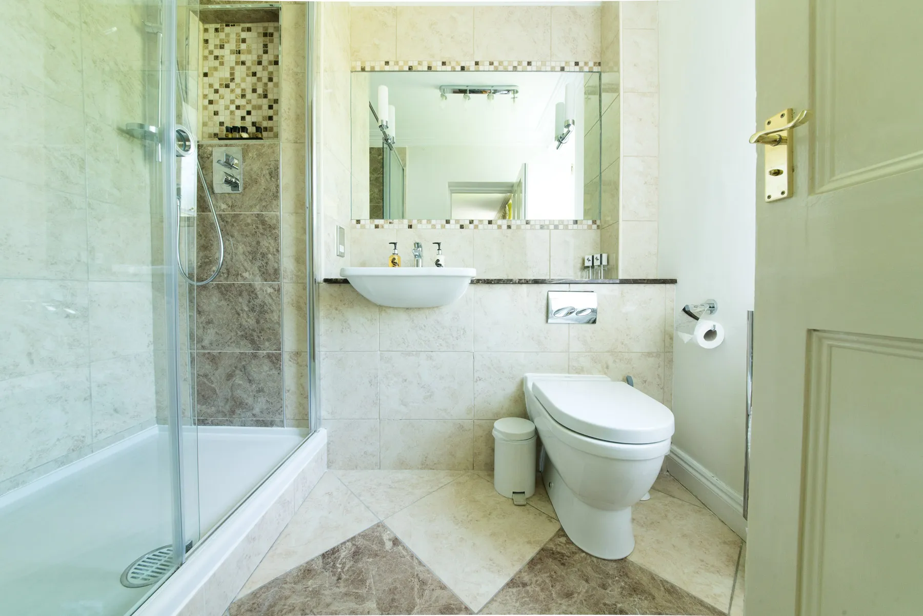 Deluxe Double @ The Ayrlington