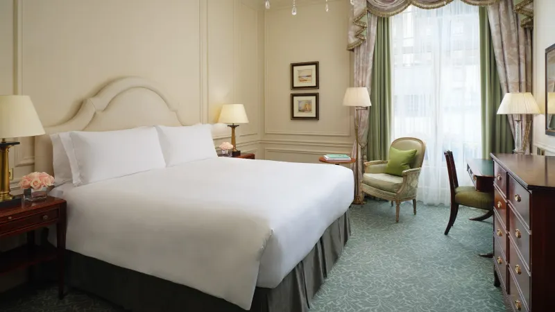 Deluxe King Room @ The Savoy