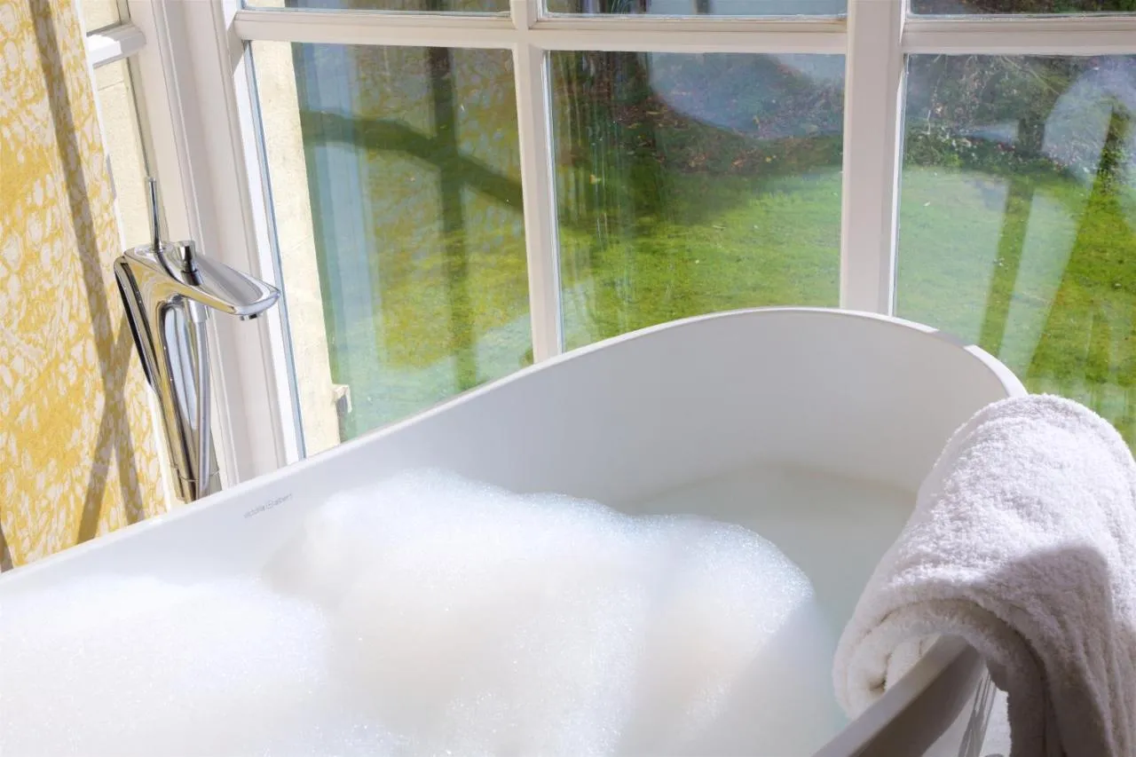 Feature Lake View Room @ Storrs Hall Hotel