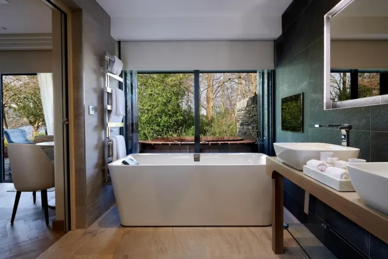 Wild Garden Lakeside Suite @ Storrs Hall Hotel