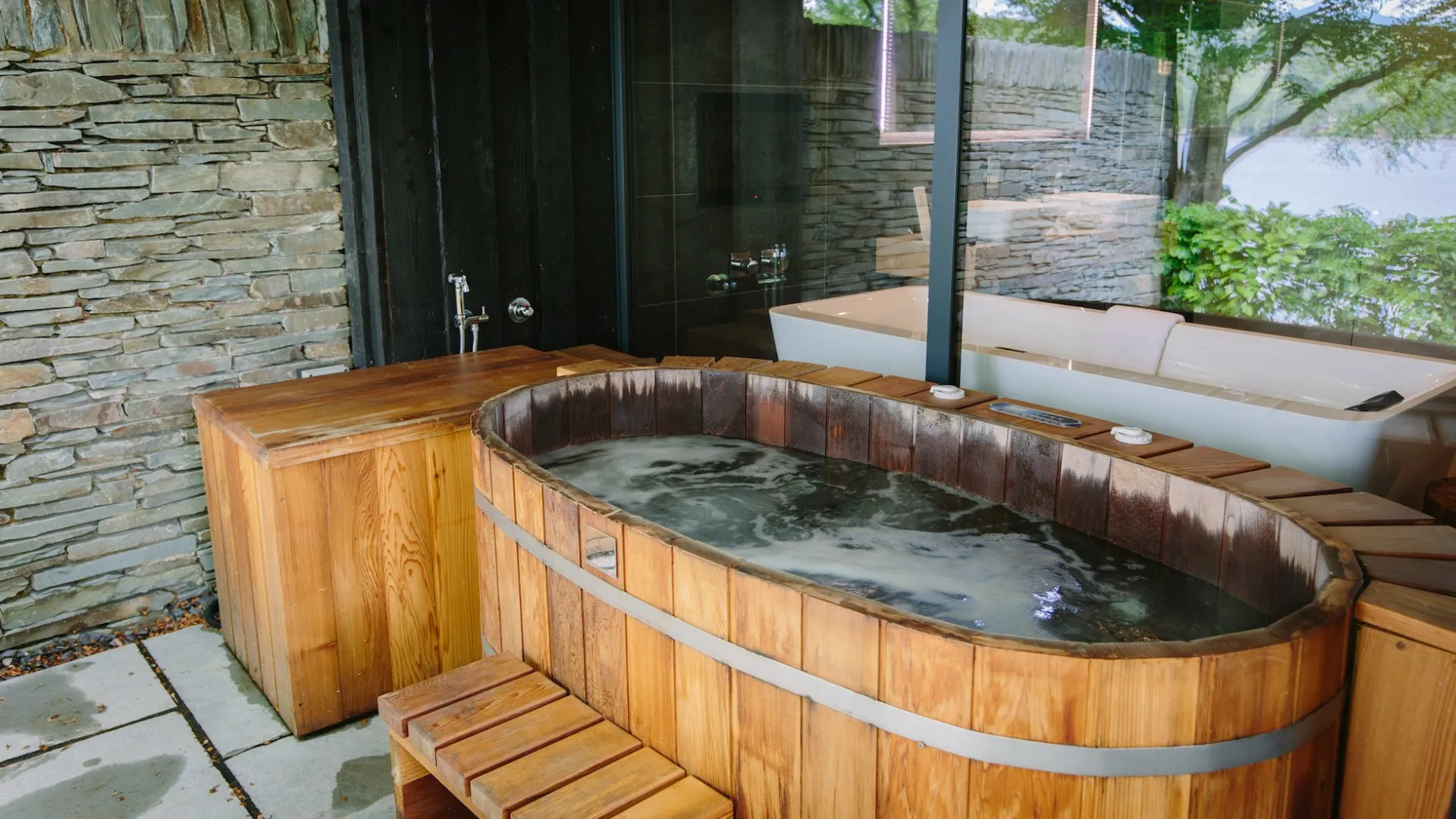 Wild Garden Lakeside Suite @ Storrs Hall Hotel