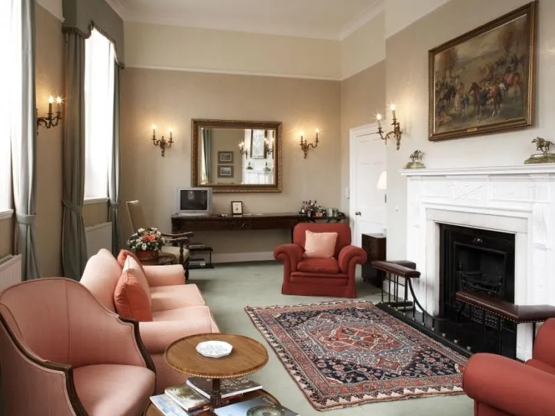 Town House  3 Double Rooms  @ Jockey Club Rooms