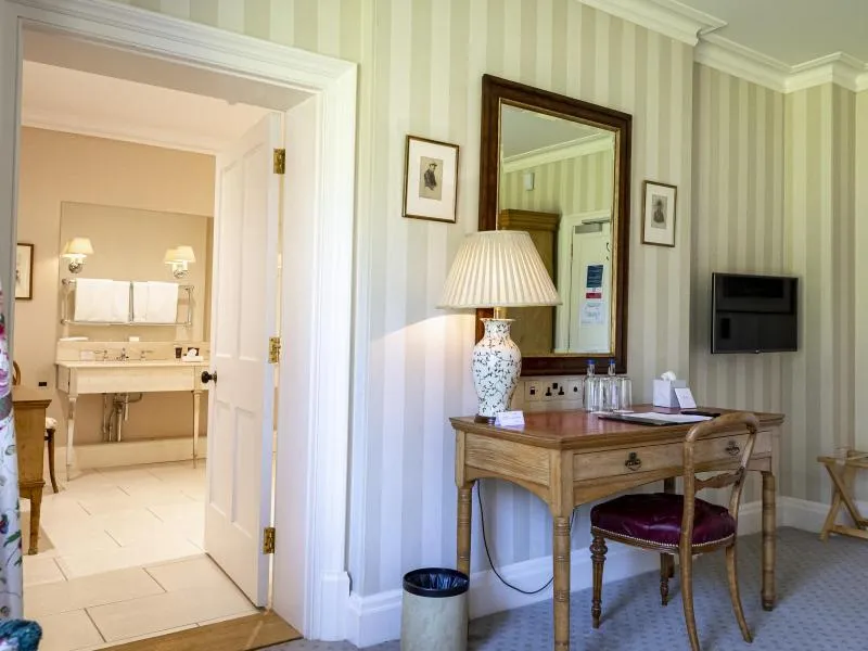 Deluxe Double Room @ Jockey Club Rooms