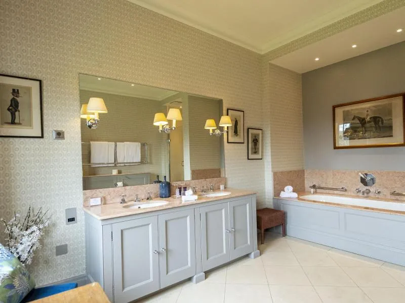 Deluxe Double Room @ Jockey Club Rooms