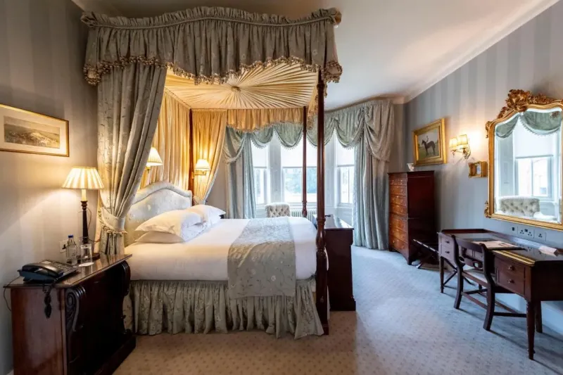 Kings Suite @ Jockey Club Rooms