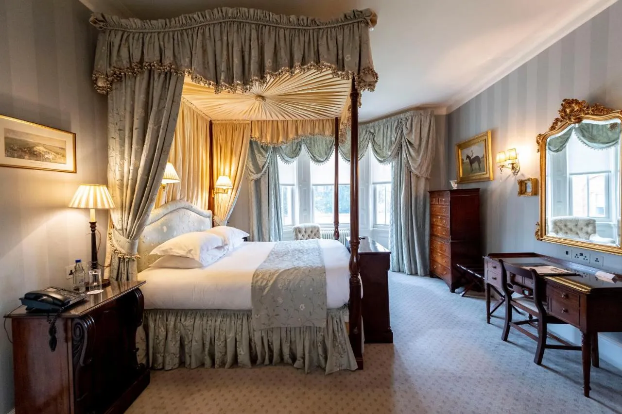 Kings Suite @ Jockey Club Rooms