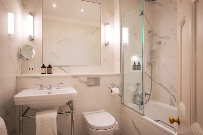 Spacious Double @ The Devonshire Arms Hotel