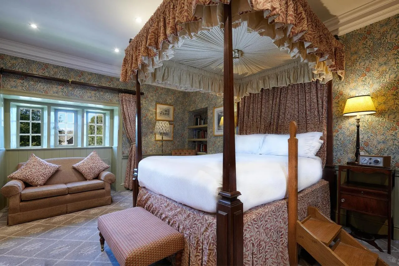 Spacious Double @ The Devonshire Arms Hotel