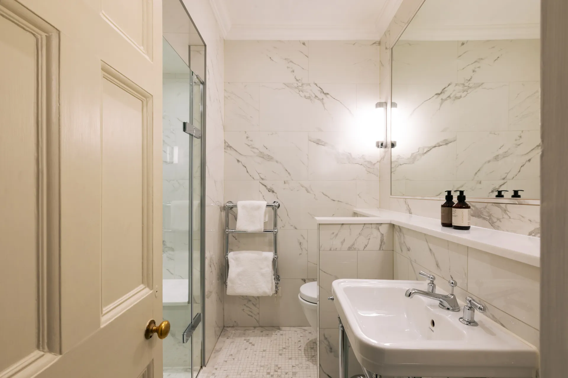 Spacious Double @ The Devonshire Arms Hotel