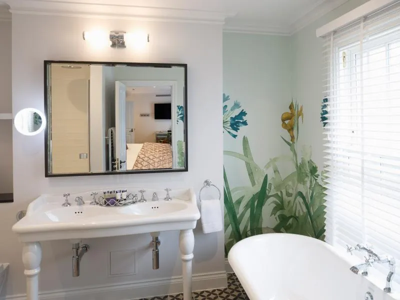 Feature King @ Gonville Hotel