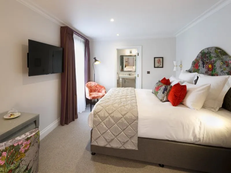 Feature King @ Gonville Hotel