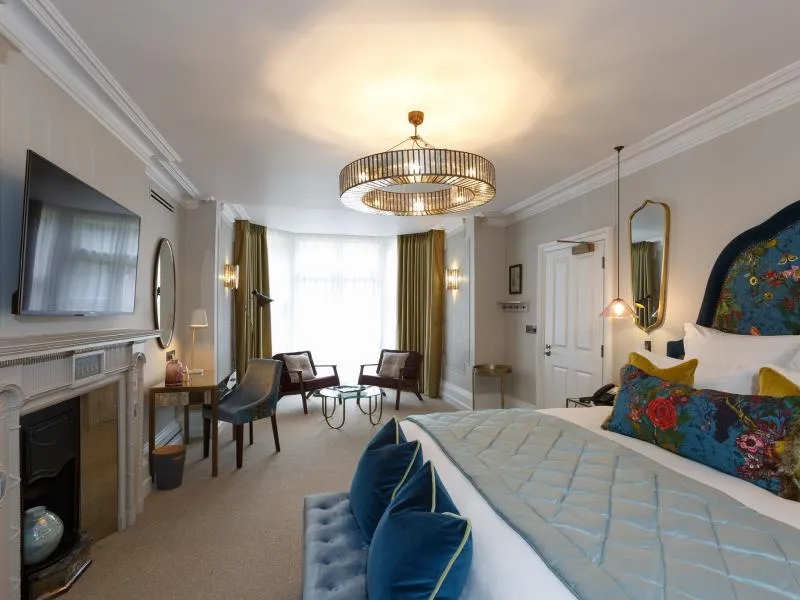 Feature Premier @ Gonville Hotel