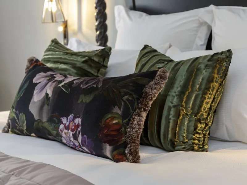 Feature Premier @ Gonville Hotel