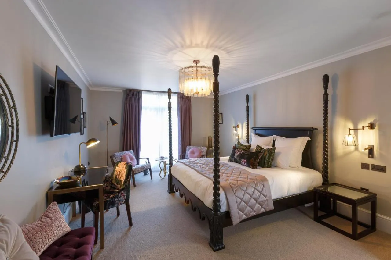 Feature Premier @ Gonville Hotel