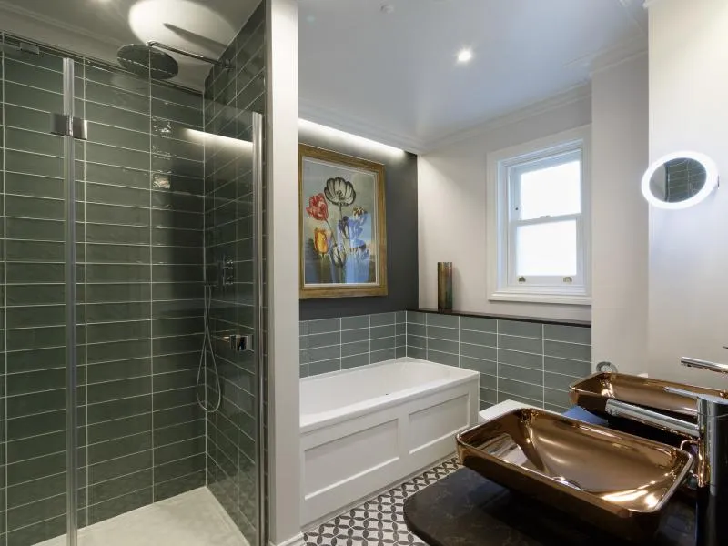 Feature Premier @ Gonville Hotel