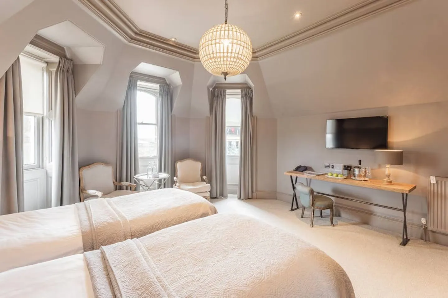 Classic Twin Or Double @ Murrayfield Hotel  amp  House