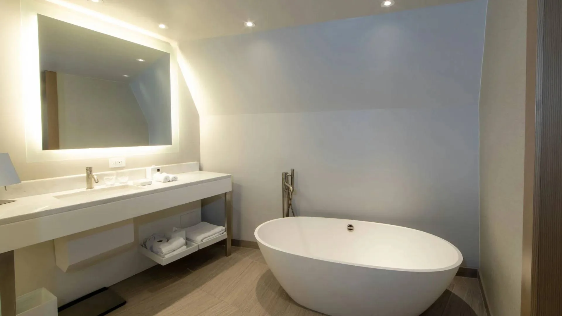 Junior Suite King Bed @ The Knickerbocker Hotel