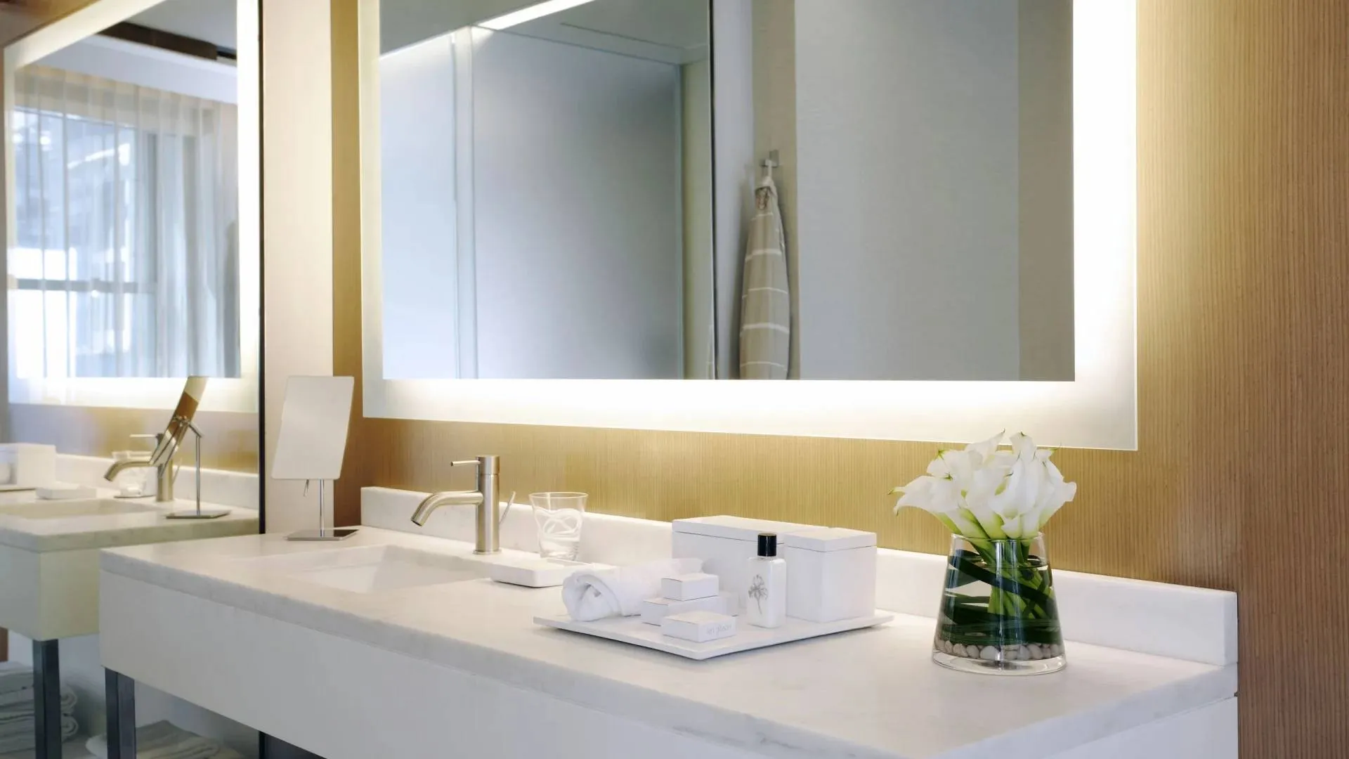 Premier City View King Bed @ The Knickerbocker Hotel