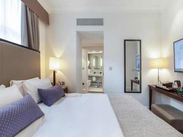 Executive Junior Suite @ St  James  Court A Taj Hotel London