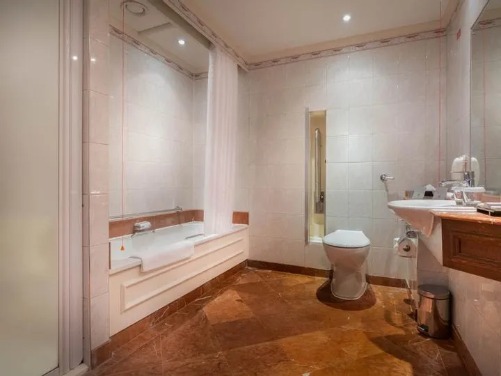 Classic Accessible Room @ St  James  Court A Taj Hotel London